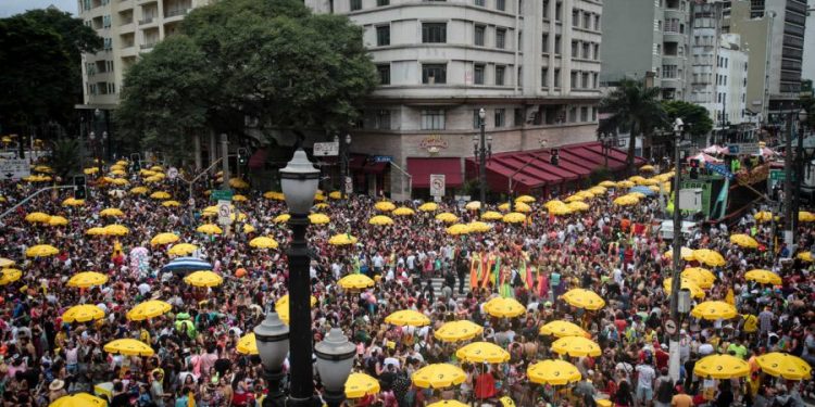 Foliões movimentaram R$ 2,9 bilhões durante os dias de festa de carnaval