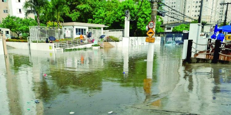 Secretaria não apresenta obras antienchente na Rua Arnaldo Cintra e exalta zeladoria