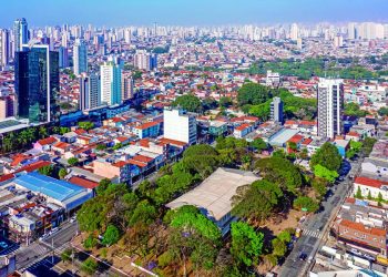 Moradores e comerciantes pedem limpeza e manutenção da Praça Silvio Romero