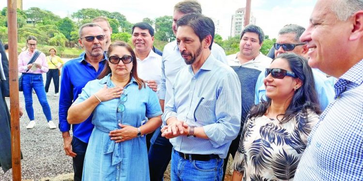 Prefeito vistoria obras de campos e pista de atletismo do Ceret