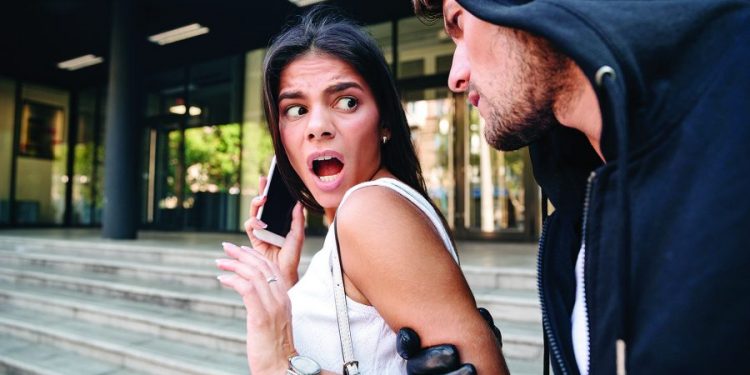 Furtos de celulares e golpes preocupam delegado e capitão no Tatuapé