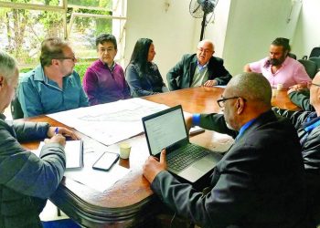 Moradores da Vila Luíza são recebidos pelo sub da Mooca, Marcus Vinicius Valério