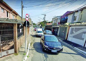 Caminhões circulam ilegalmente pela Rua Raqueta Provensano