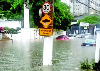Moradores do Parque São Jorge esperam obras de combate a enchentes há anos