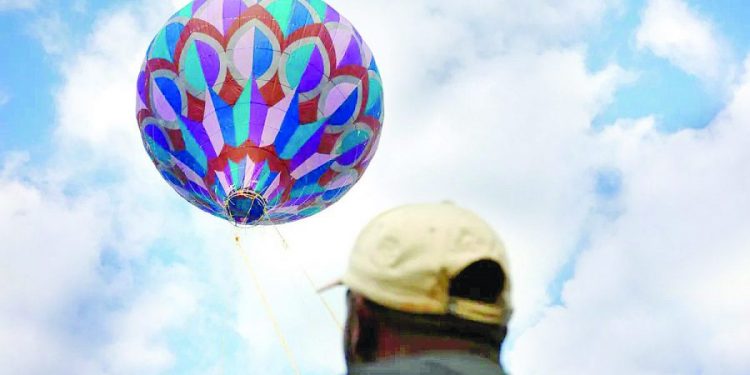 Soltar balão é crime e a pena de prisão pode ser de até cinco anos