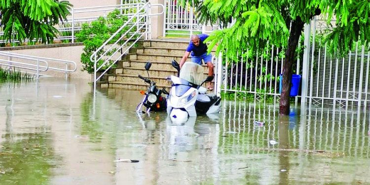 Moradores e Prefeitura não se entendem sobre enchentes na Rua Arnaldo Cintra