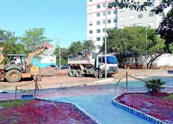 Praça Júlio Botelho começa a receber reformas e zeladoria