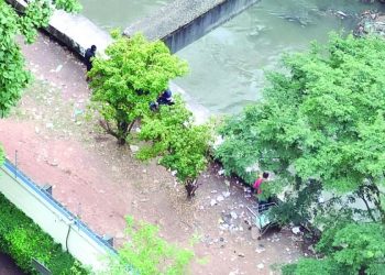 Tráfico na lateral do córrego Aricanduva, no Tatuapé, assusta moradores