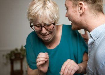 Saúde de SP possui núcleos que combatem ações de violência contra idosos