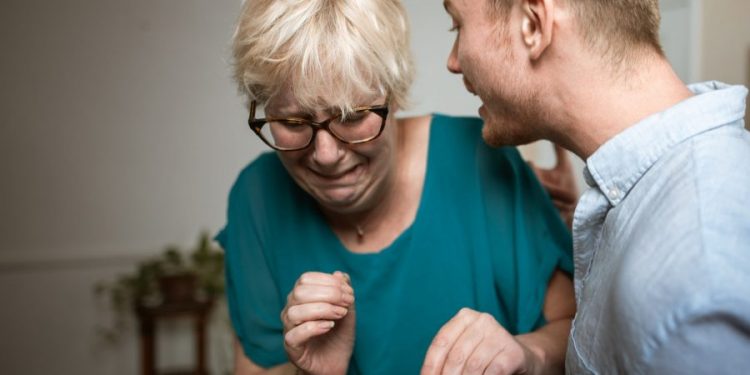 Saúde de SP possui núcleos que combatem ações de violência contra idosos