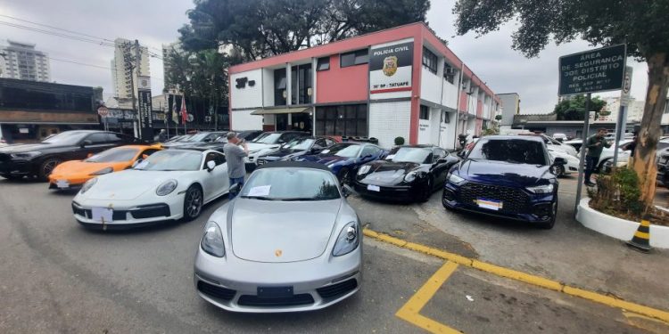 Investigadores do 30º DP fazem operação e apreendem carros de luxo no Tatuapé