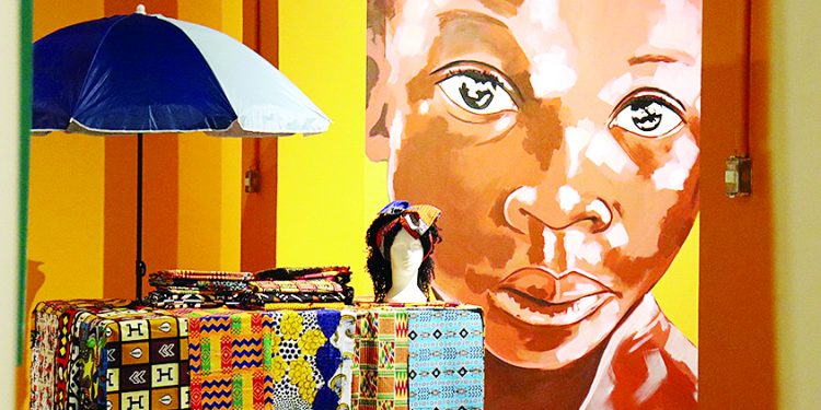 Artista angolano Paulo Chavonga mostra sua exposição na Mooca