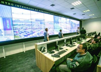 Prefeito assina programa de videomonitoramento da cidade com até 40 mil câmeras