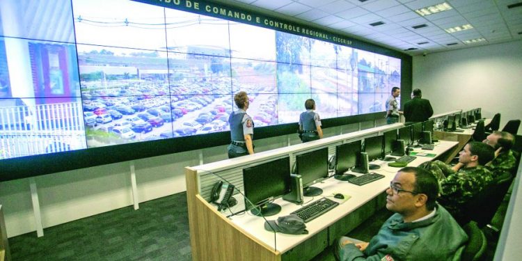 Prefeito assina programa de videomonitoramento da cidade com até 40 mil câmeras