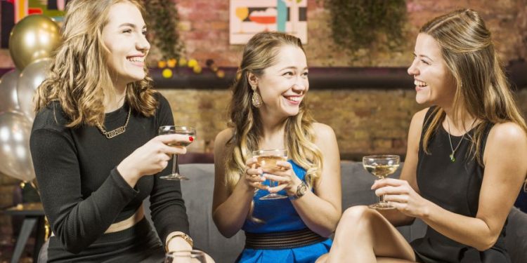 Projeto antiviolência visa ajudar mulheres em bares, restaurantes e eventos