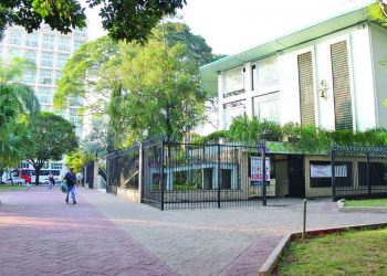 Sujeira, crime de trânsito e má iluminação desvalorizam a Praça Silvio Romero