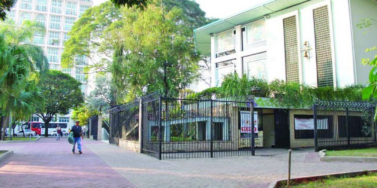 Sujeira, crime de trânsito e má iluminação desvalorizam a Praça Silvio Romero