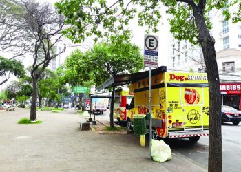 Moradores pedem que Sub Mooca organize ‘dogueiros’ da Praça Silvio Romero