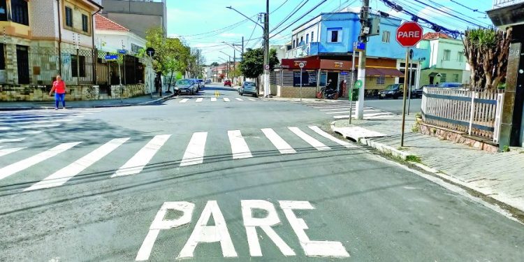 Cruzamento no Parque São Jorge ganha nova sinalização para conter acidentes