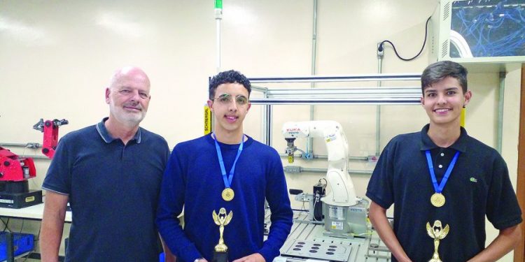 Alunos da Etec Martin Luther King são premiados por ações de marketing