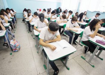 Estado vai ampliar o tempo das aulas de português e matemática