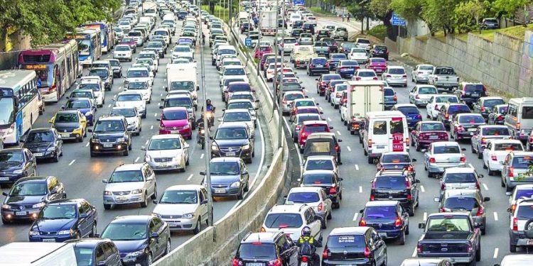 Veículos com placas finais 9 devem ser licenciados este mês