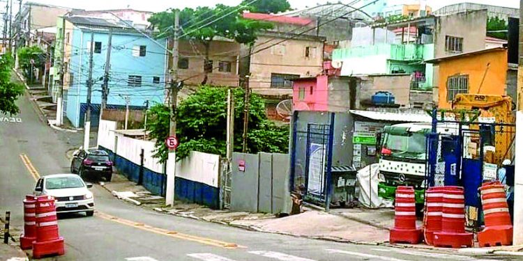 Moradores cobram informações do Metrô e acordos justos de indenizações