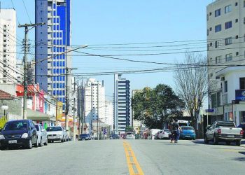 Problemas com barulho, além de ocupação de calçadas, continuam na Rua Emília Marengo
