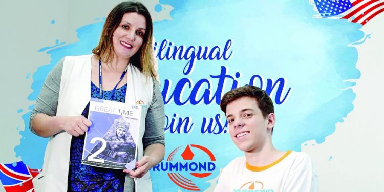 Com ensino bilíngue, Colégio Drummond oferece dupla diplomação