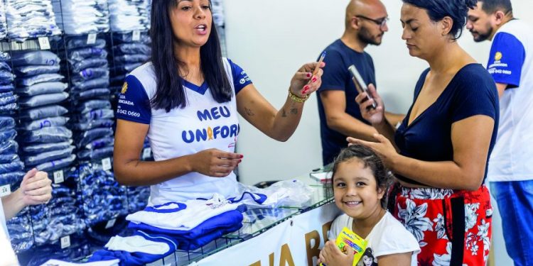 Prefeitura disponibiliza valores para a compra de kits de material escolar e uniforme