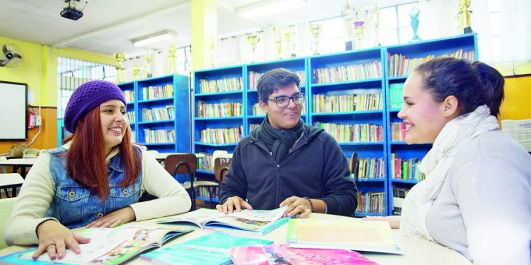 Aulas de idiomas na rede estadual modificam vidas