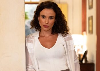 Juliane Araújo se emociona com cada fala do texto de “Renascer”