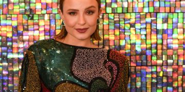 Larissa Manoela celebra chegada do “Tá Escrito” ao Globoplay