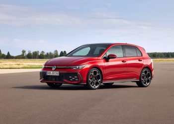 Golf ganha face-lift e atualizações de motor nas versões térmica, híbrida e híbrida plug-in