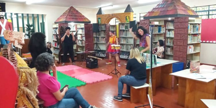 Atividades em biblioteca do Tatuapé são voltadas a crianças e adultos