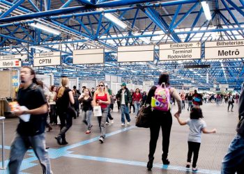 Quem usar o transporte no carnaval, poderá colaborar com a limpeza