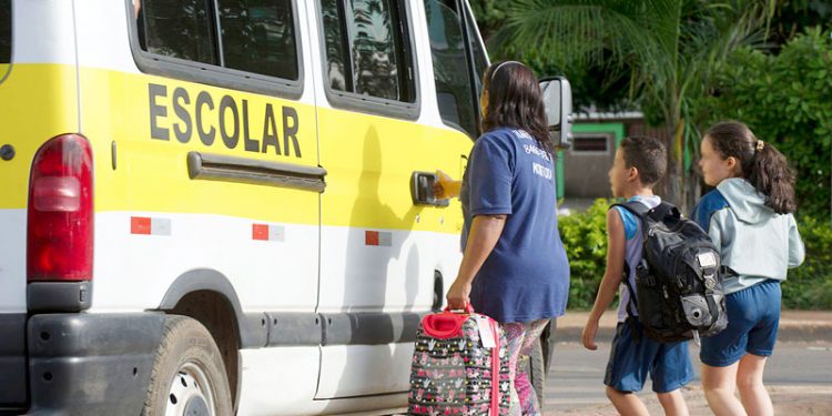 Detran dá orientações sobre a contratação de transporte escolar