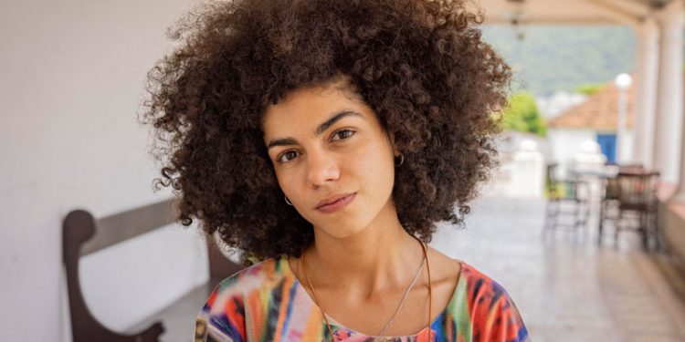 Samantha Jones tem uma proximidade forte com a trama de “Renascer”