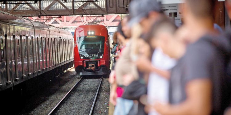 Estação Tatuapé da CPTM mostra exposição da Vila de Paranapiacaba