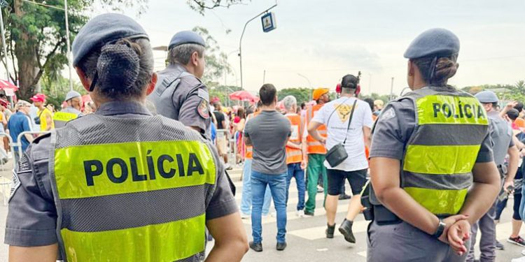Furtos e roubos de celulares caem em eventos de carnaval