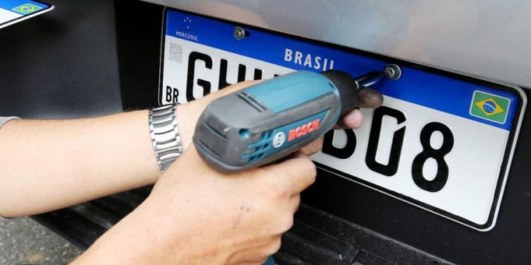 Saiba como obter uma nova placa do carro após furto ou perda