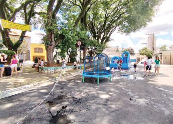 Moradores obtêm sinalização da ‘Rua de Lazer’ para brincar com segurança