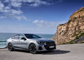 BMW confirma o lançamento do i5