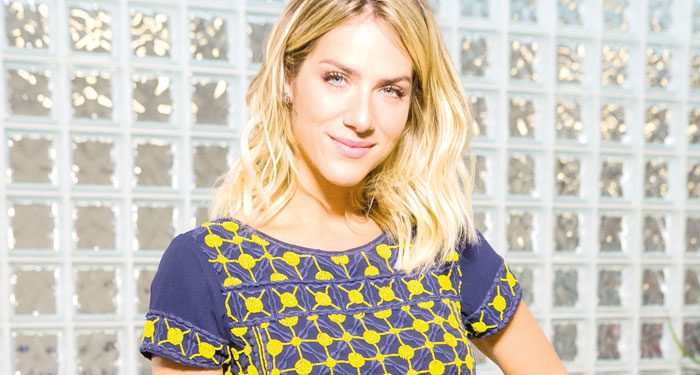 Giovanna Ewbank traduz o “Quem Não Pode se Sacode”