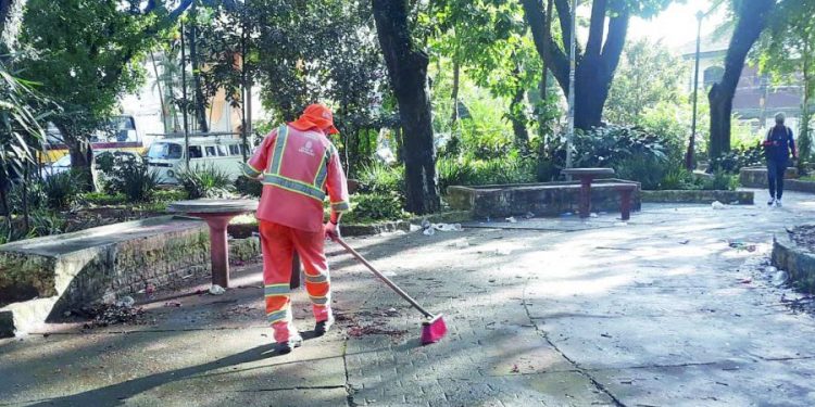 Praça José Giudice, no Pq. São Jorge, passa por ação, após pedido de moradores