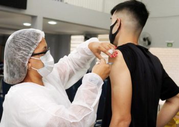 Secretaria estadual vai aplicar vacinas em estudantes até abril