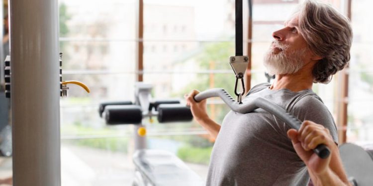 Musculação melhora sintomas de depressão e ansiedade em idosos