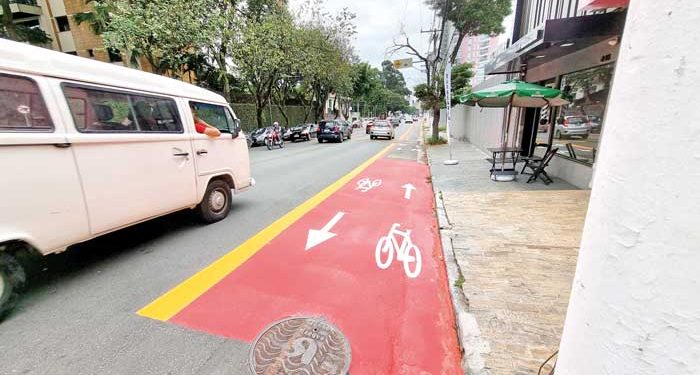 Como ciclistas e motoristas vão conviver com ciclofaixa da Rua Eleonora Cintra?