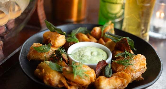 Cão Véio Tatuapé renova cardápio com sabores assinados pelo Henrique Fogaça