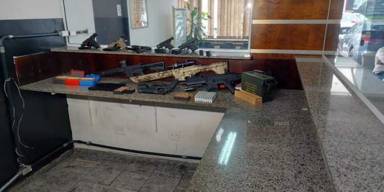 MP apreende grande quantidade de armas em prédio de luxo no Tatuapé